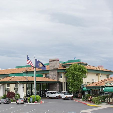 Rogue Regency Inn&Suites Medford Exterior foto
