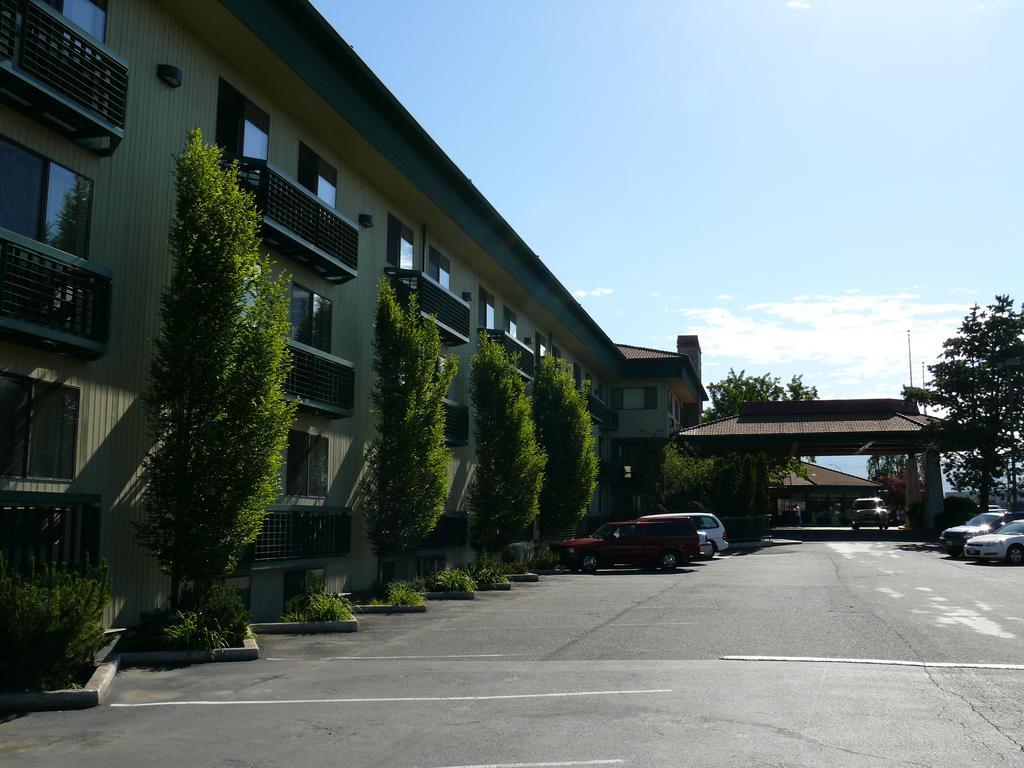Rogue Regency Inn&Suites Medford Exterior foto